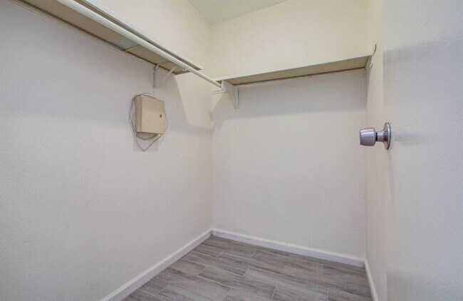 Building Photo - 10202 Forum Park Dr