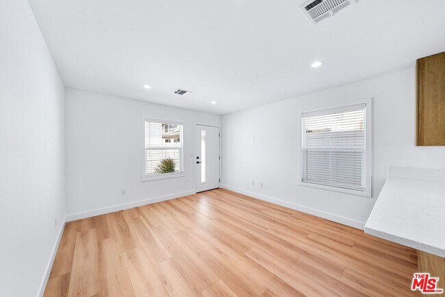 Building Photo - 1258 Mariposa St