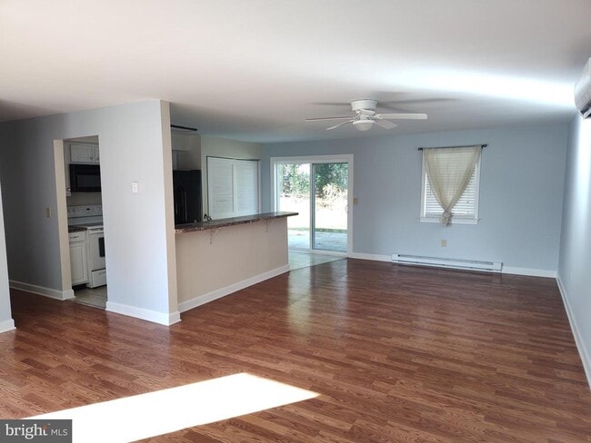 Building Photo - 8566 Dyott Ct