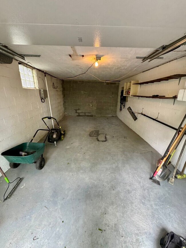Building Photo - Charming 2-Bed 1-Bath Home in Avalon!