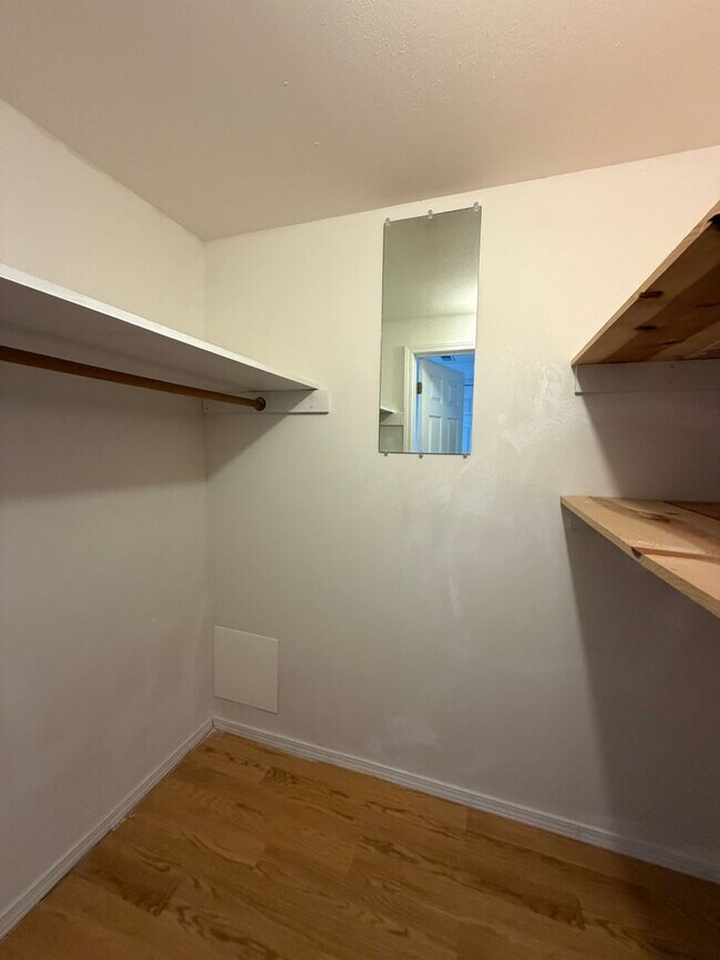 Building Photo - 4 bed | 2 bath Home for Rent