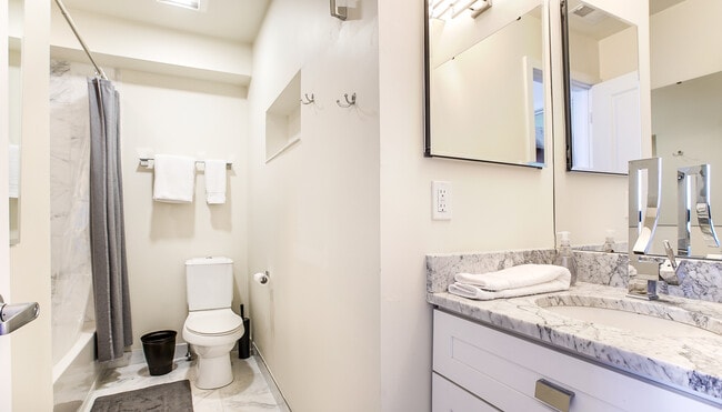 Building Photo - 317 Montrose St