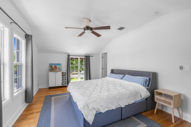 Building Photo - 419 30th St