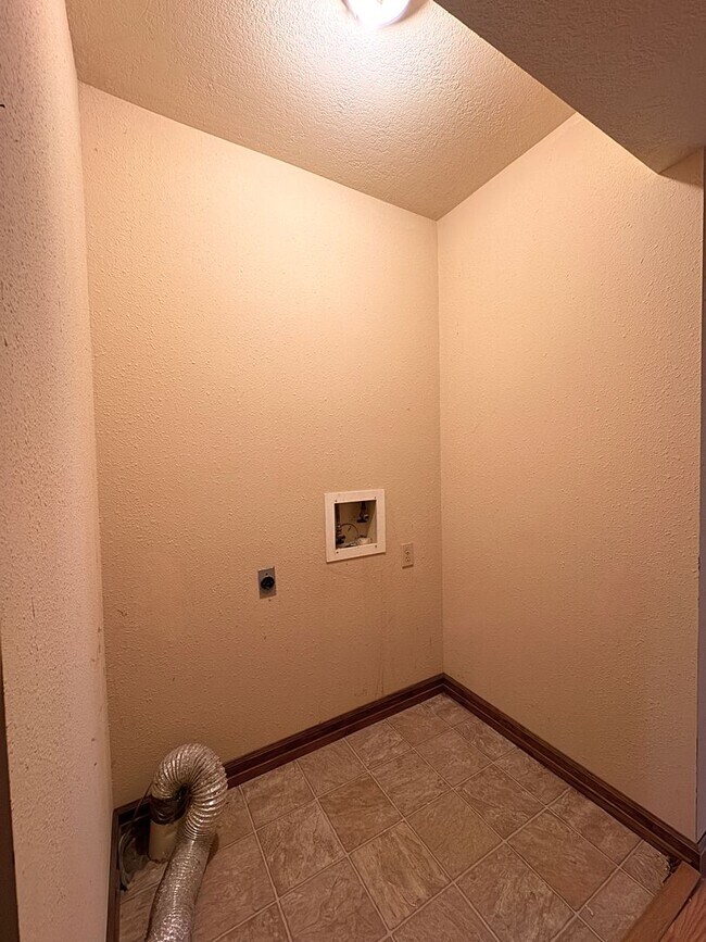 Building Photo - Modern & Spacious • Newly Remodeled • 2 Be...