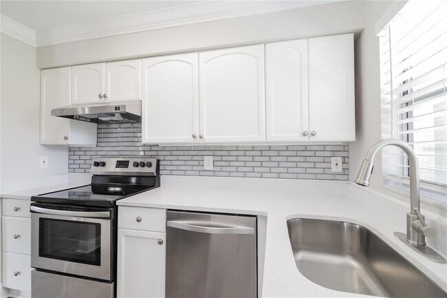 Building Photo - 505 E Palmetto Ave