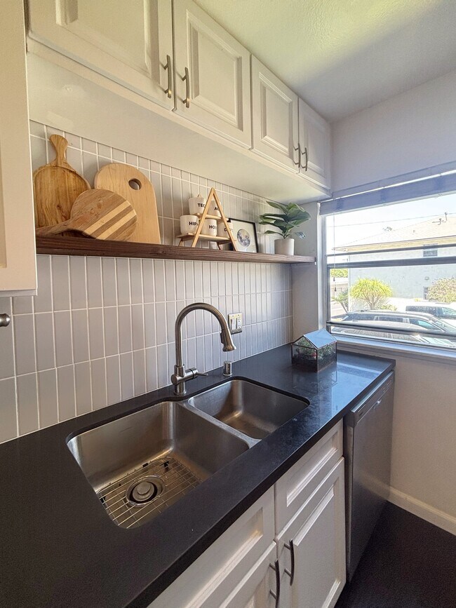 Building Photo - 3625 Kalsman Dr