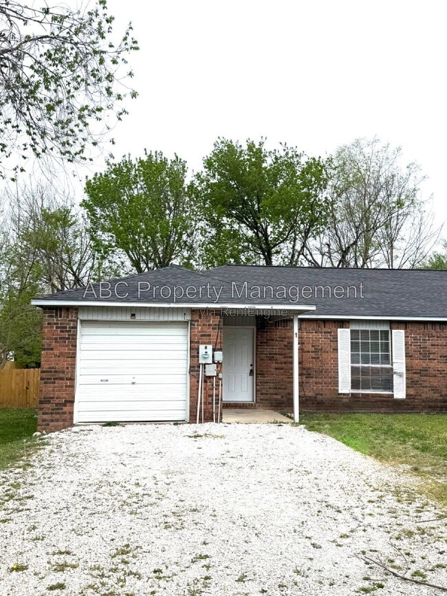 Building Photo - 306 E Thurman St