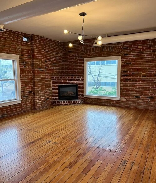 Building Photo - 624 E 18th Ave