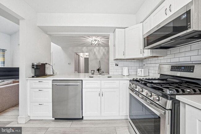 Building Photo - 3904 Fenwick Ln