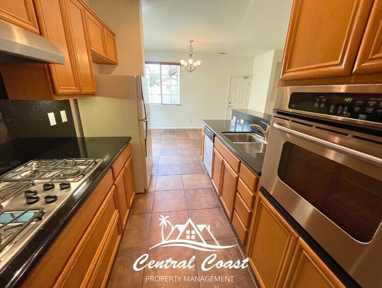 Building Photo - 2219 Cordoban Ln