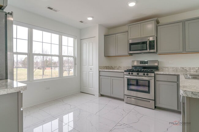 Building Photo - 667 W Hickory St