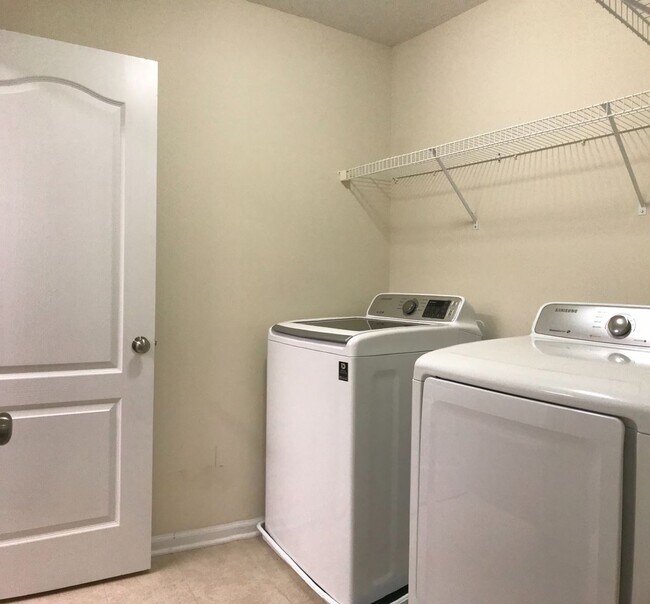 Building Photo - Regal Home on Regatta Way!