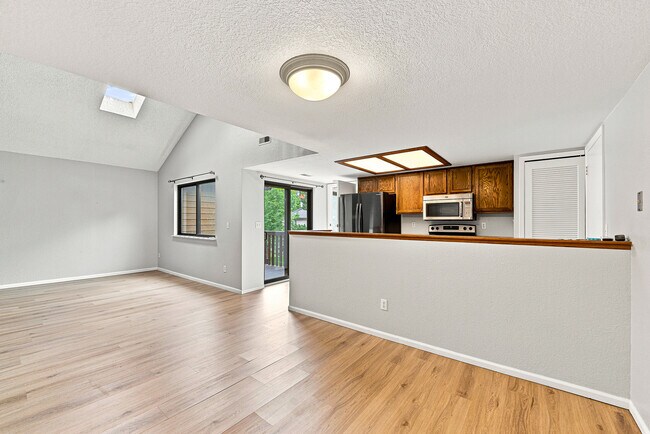 Building Photo - 6242 Willow Ln