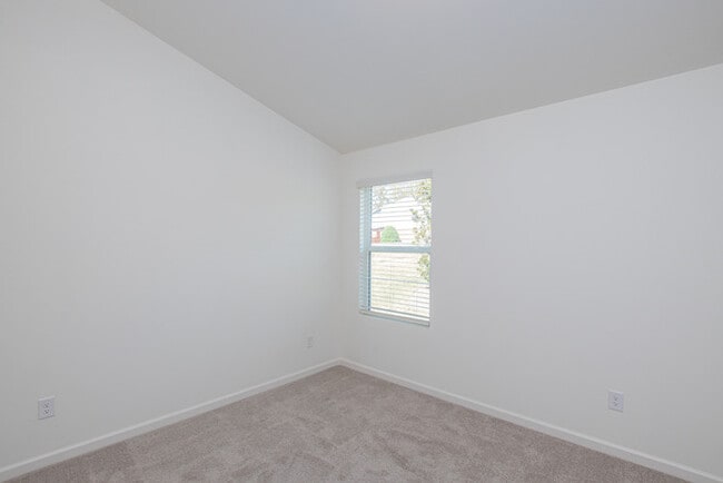 Building Photo - BEAUTIFUL 2 Bedroom Townhome in Midland - ...