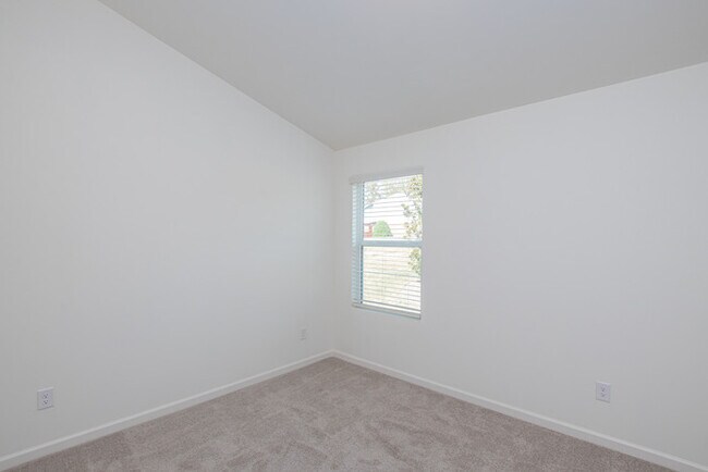 Building Photo - BEAUTIFUL 2 Bedroom Townhome in Midland- 1...