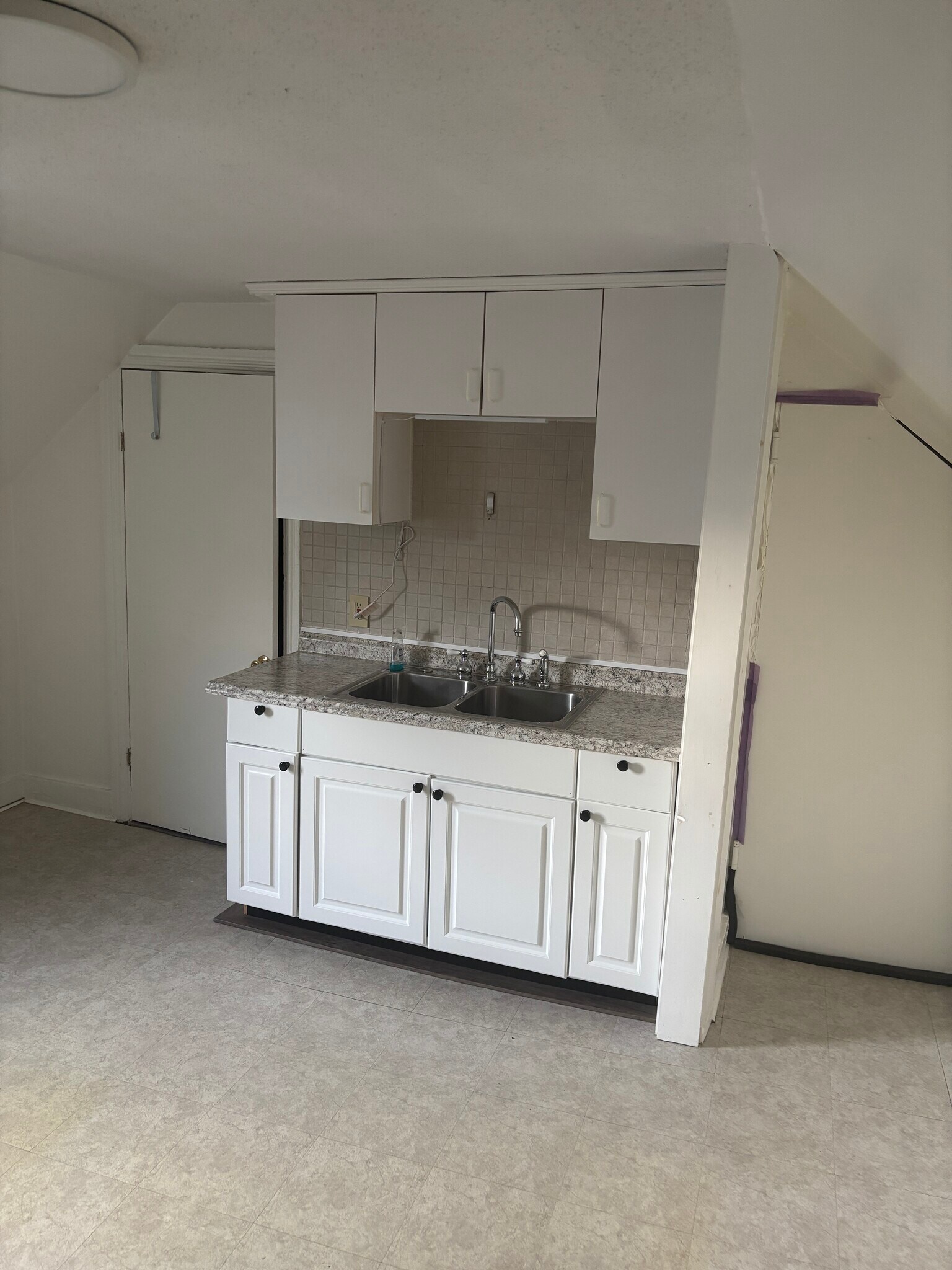 Building Photo - 163 Warren St