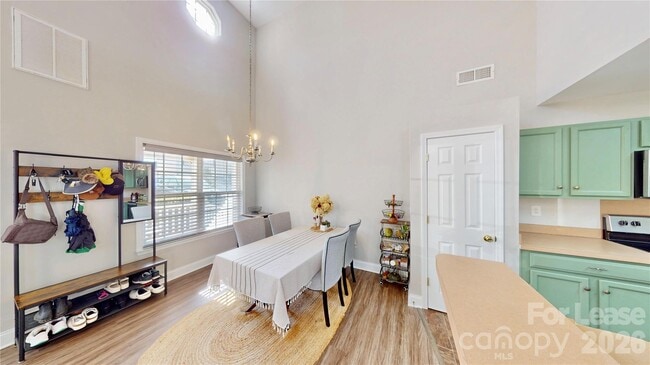 Building Photo - 447 Fawnbrook Ln