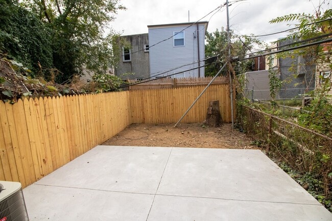 Building Photo - ???RENOVATED HOUSE WITH FULL BASEMENT + HUGE YARD Close to PENN / CHOP / DREXEL