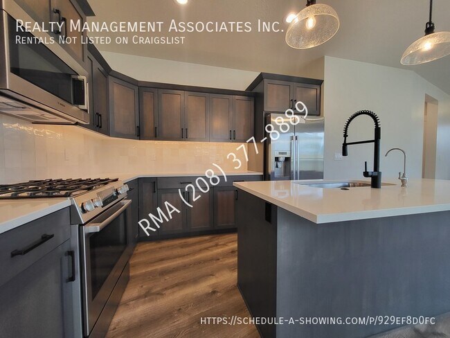 Building Photo - 2015 E Knobcone Dr