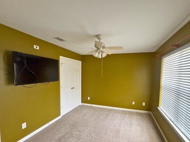 Building Photo - 1111 Mulberry Ln