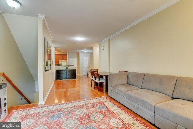 Building Photo - 43920 Hickory Corner Terrace