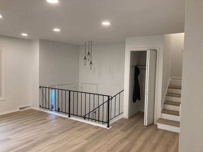 Building Photo - 431 N Thompson Rd