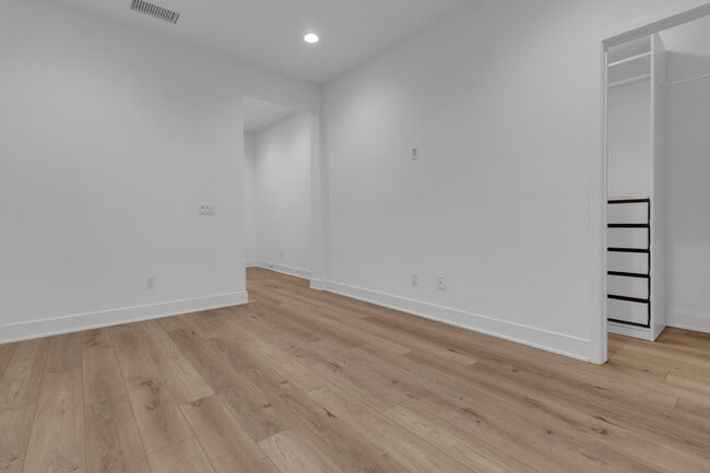 Building Photo - 2907 W Exposition Pl