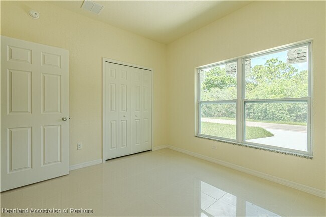 Building Photo - 3210 Oleander Dr