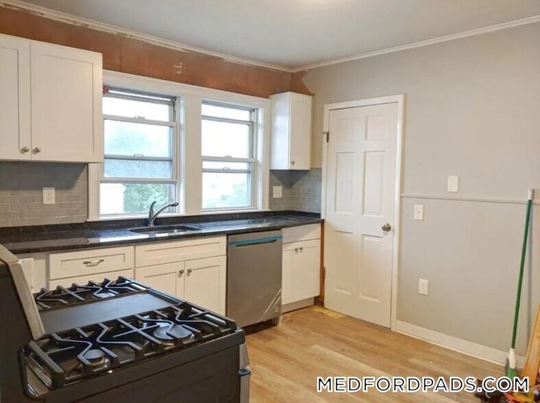 Building Photo - 60 Buzzell Ln