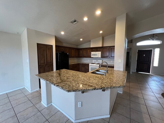 Building Photo - 4 BEDROOM HOME WITH POOL ACCESS!