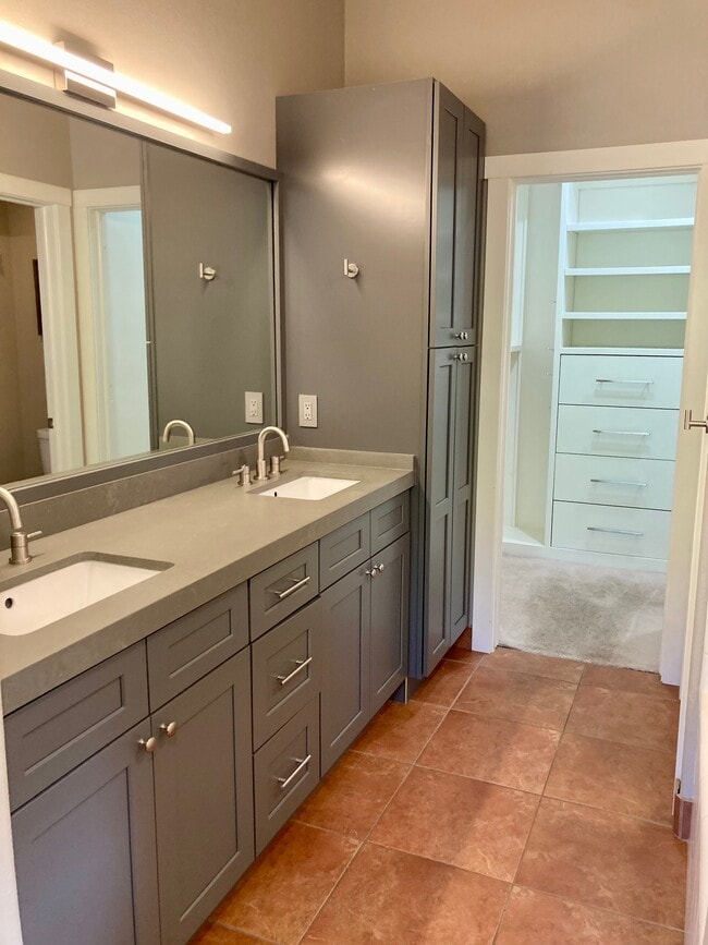 Building Photo - 4087 Worthington Dr