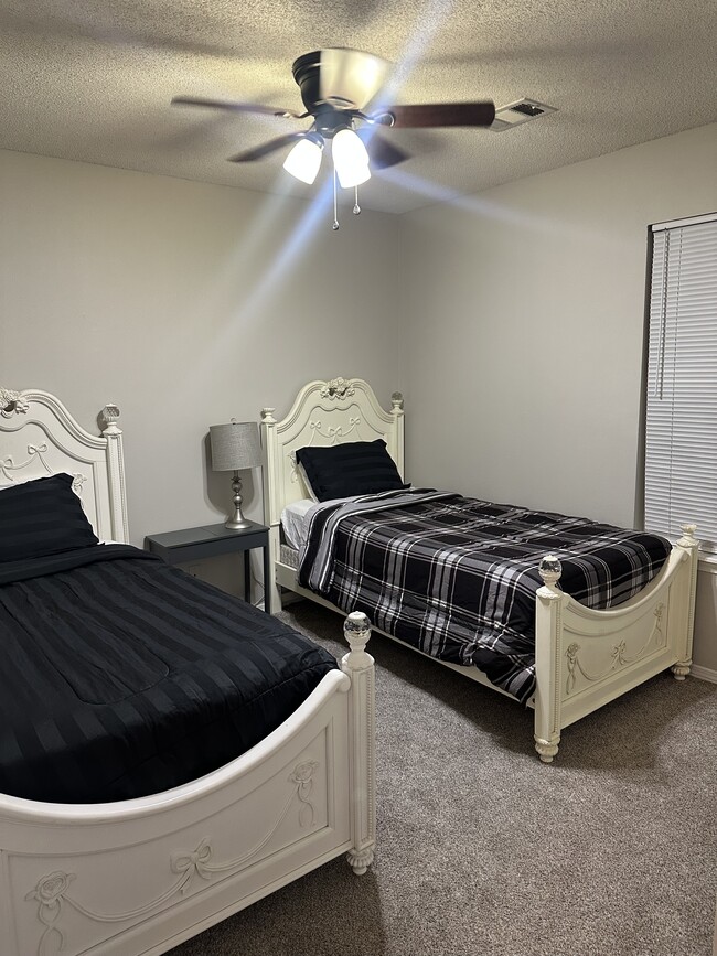 Building Photo - 2407 Broken Hill Dr