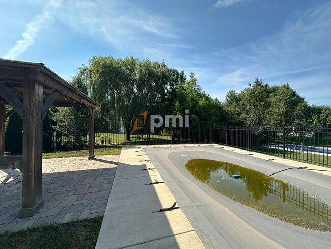 Building Photo - 2105 Hendon Way