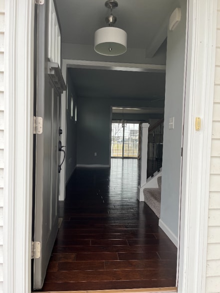 Primary Photo - 102 Landover Ct