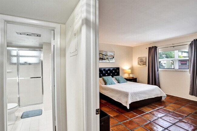 Building Photo - 1212 SE 2nd Ct