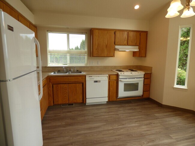 Building Photo - Rent Special: FREE August's Rent!! 3 bed 2 bath House in South Salem!