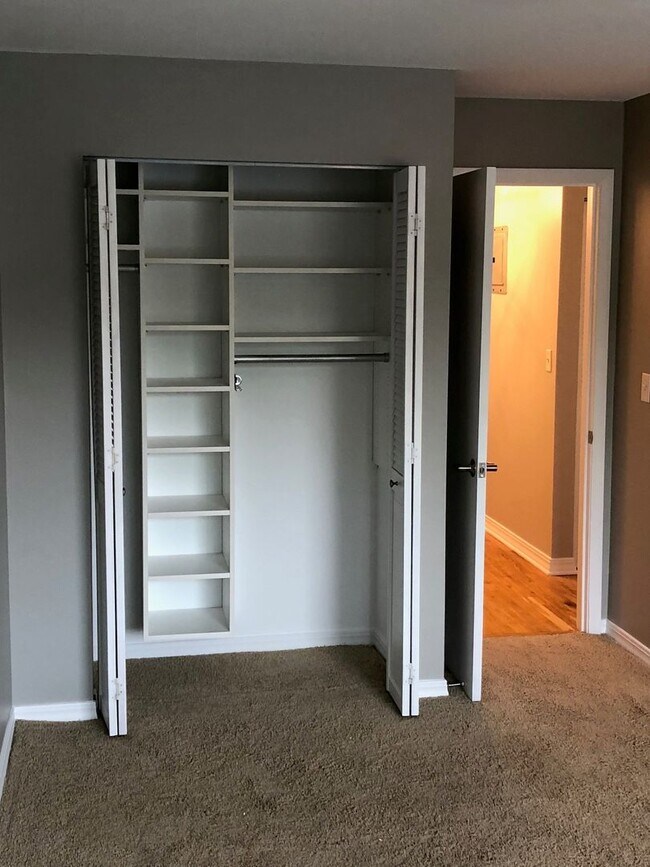 Building Photo - 2700 W 44th St