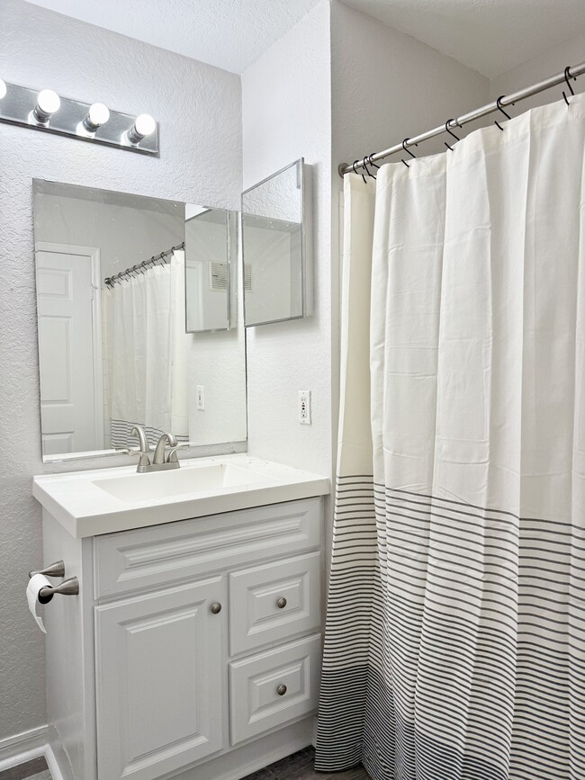 Building Photo - 7511 Seurat St