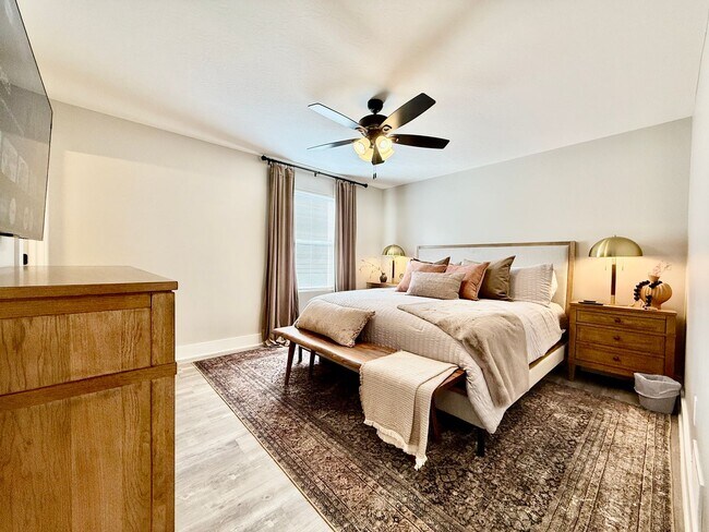 Building Photo - New 5BR Retreat With Hot Tub 2 Living Areas WC, OH