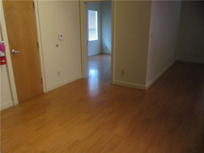 Building Photo - 1 Bedroom Apartment Near Magnolia Area