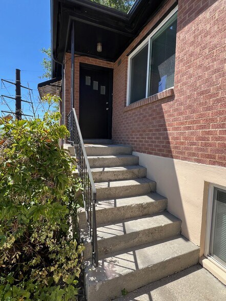 Building Photo - 1107 E 800 S