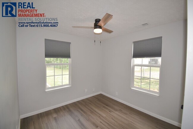 Building Photo - Adorable fenced in 3 bd 2 ba home in Murfr...