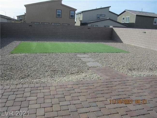 Building Photo - Beautiful 3 Bedrooms/3 Full baths, with bedroom downstairs