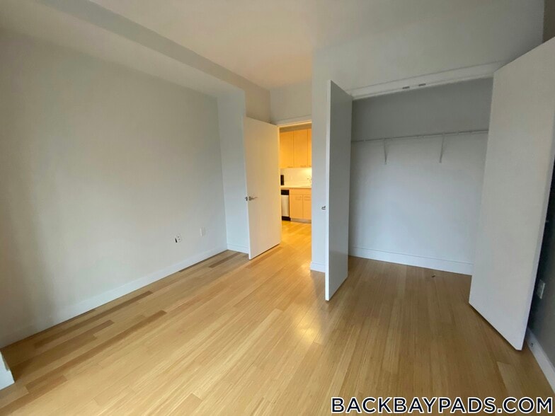 Building Photo - 1085 Boylston St