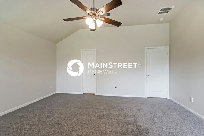 Building Photo - 4 Bedroom Pet-Friendly Home in ROSHARON, TX with Main Street Renewal