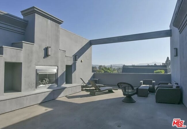 Building Photo - 11925 Kling St