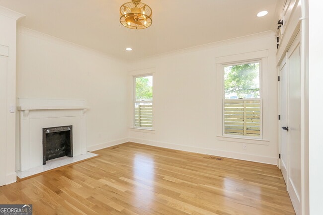 Building Photo - 116 3rd Ave