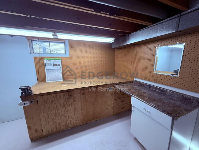 Building Photo - 2540 Ancient Dr SW