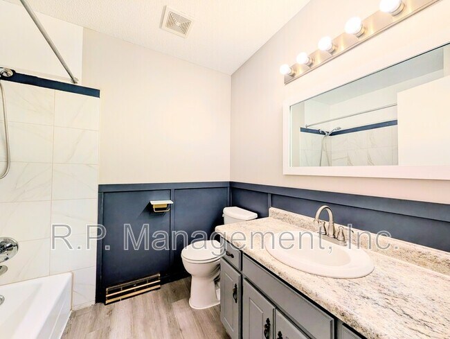 Building Photo - 4382 Rosebriar Ave