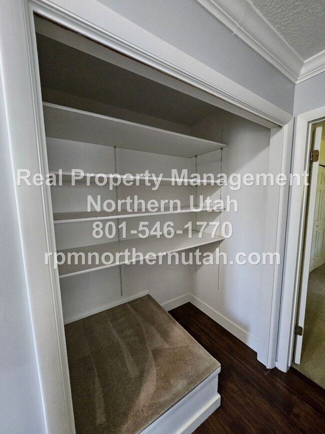 Building Photo - Stunning 5 Bedroom Home in Kaysville Now A...